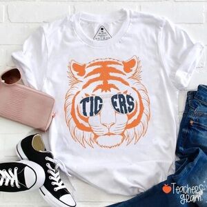 NWT Mascot White T-Shirt with Orange Tiger Graphic M A44